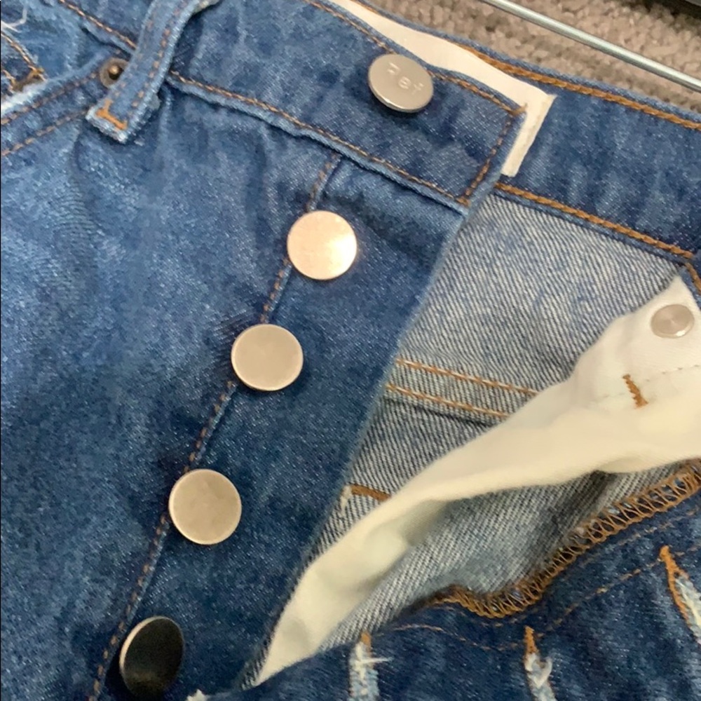 Reformation Charlie Shorts - Picture 5 of 7